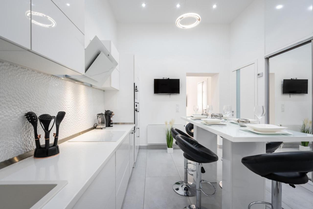 Opera Luxury Apartment With Free Parking Budapest Exterior photo